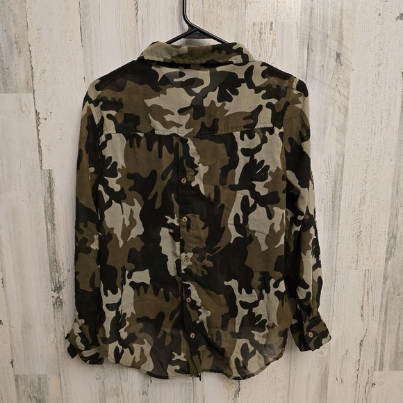 3/$15 Dots sheer Camouflage Button-Up long sleeve Shirt women's size medium - Picture 4 of 9